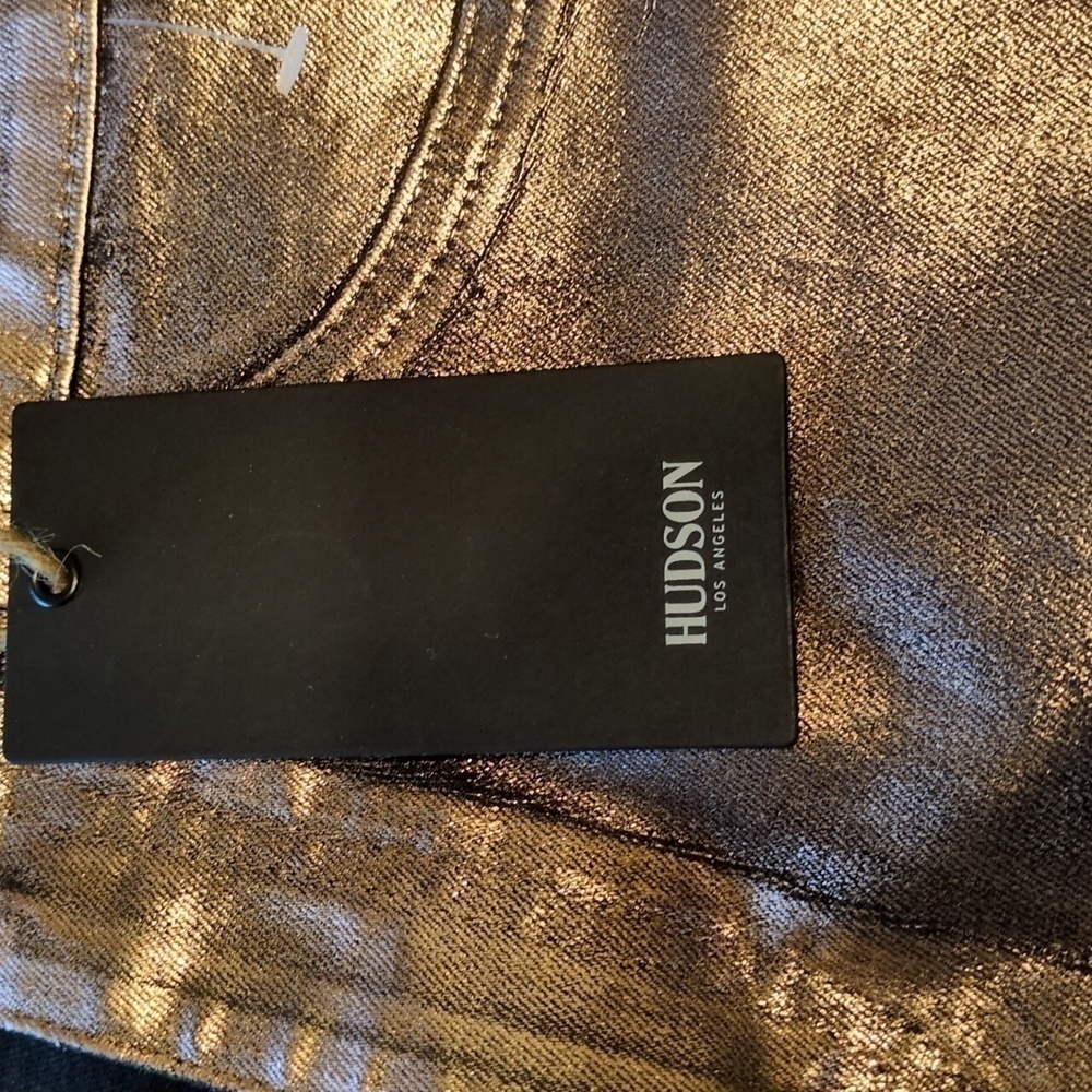 Upgrade Your Wardrobe with NWT Hudson Centerfold Skirt - The Ultimate Must-Have - Picture 11 of 14